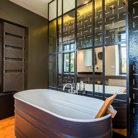 Sleeps 10 Pool Wifi Biarritz