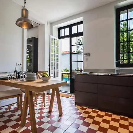Sleeps 10 Pool Wifi Biarritz
