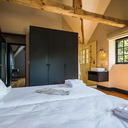 Sleeps 10 Pool Wifi Villa