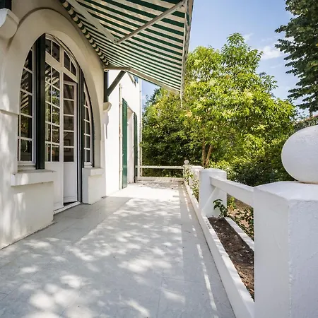Sleeps 10 Pool Wifi * Biarritz