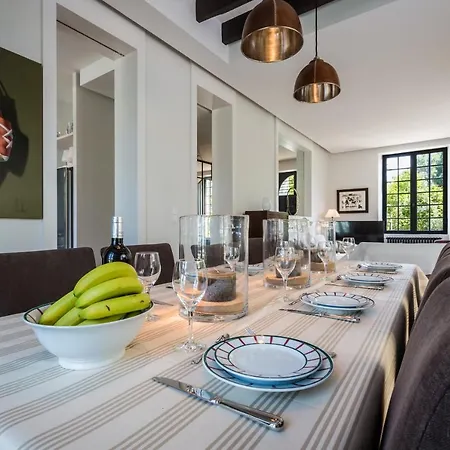 Villa Sleeps 10 Pool Wifi