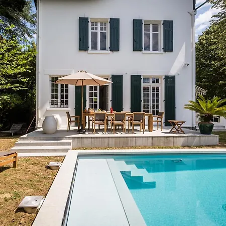 Sleeps 10 Pool Wifi * Biarritz